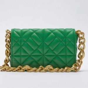 Kelly Green Quilted Shoulder Bag With Gold Chain